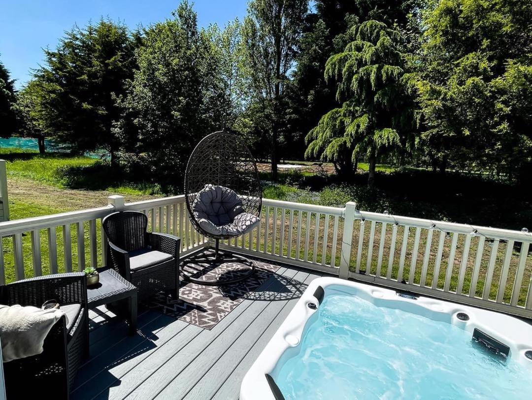 Lucas Lodge With Hot Tub Barmby on the Moor Exterior foto